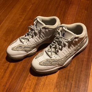 Jordan 11 ie Zen Grey Cobalt size 10.5 gently used